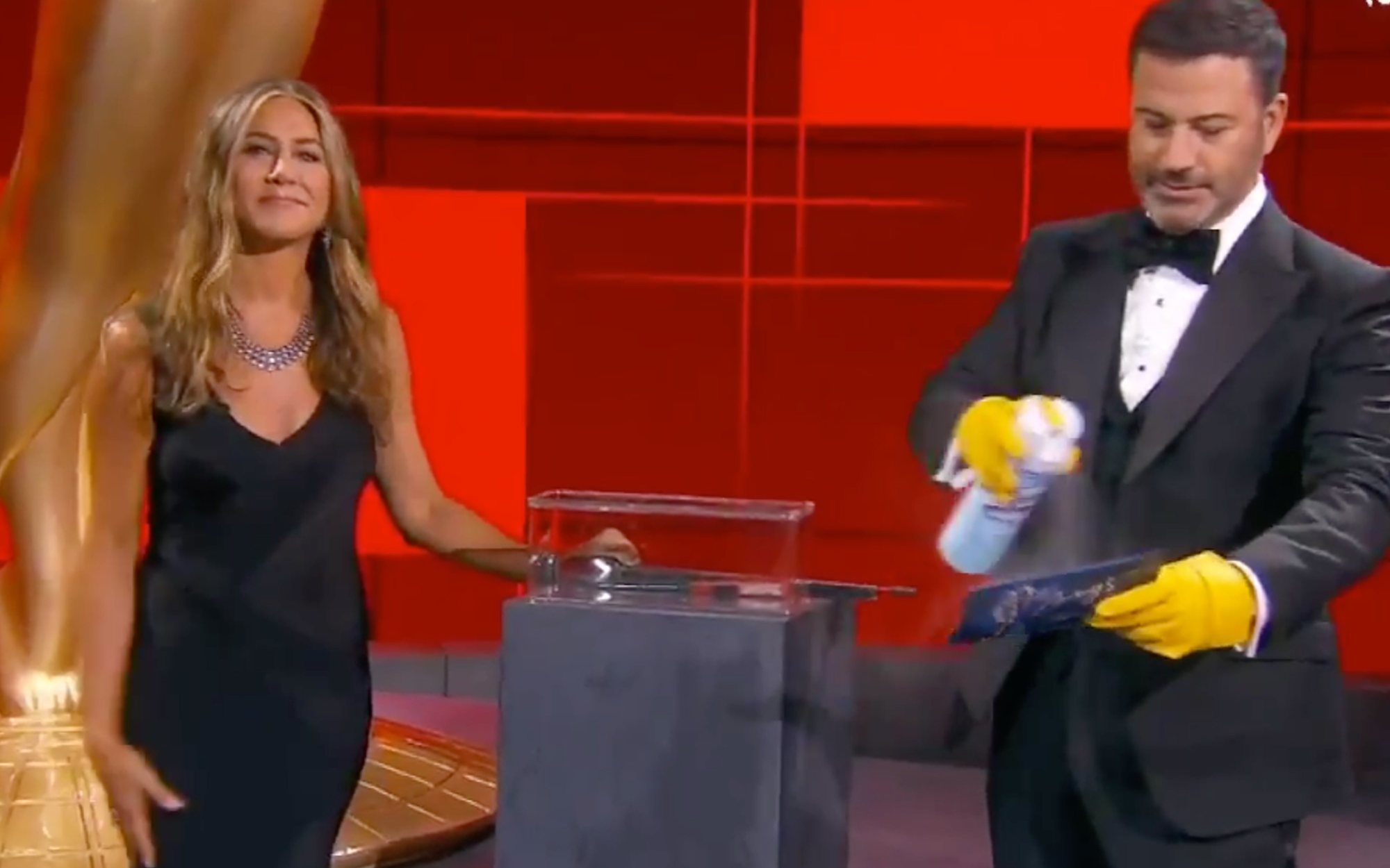 Emmy 2020: Jennifer Aniston y Jimmy Kimmel casi provocan un incendio durante un gag