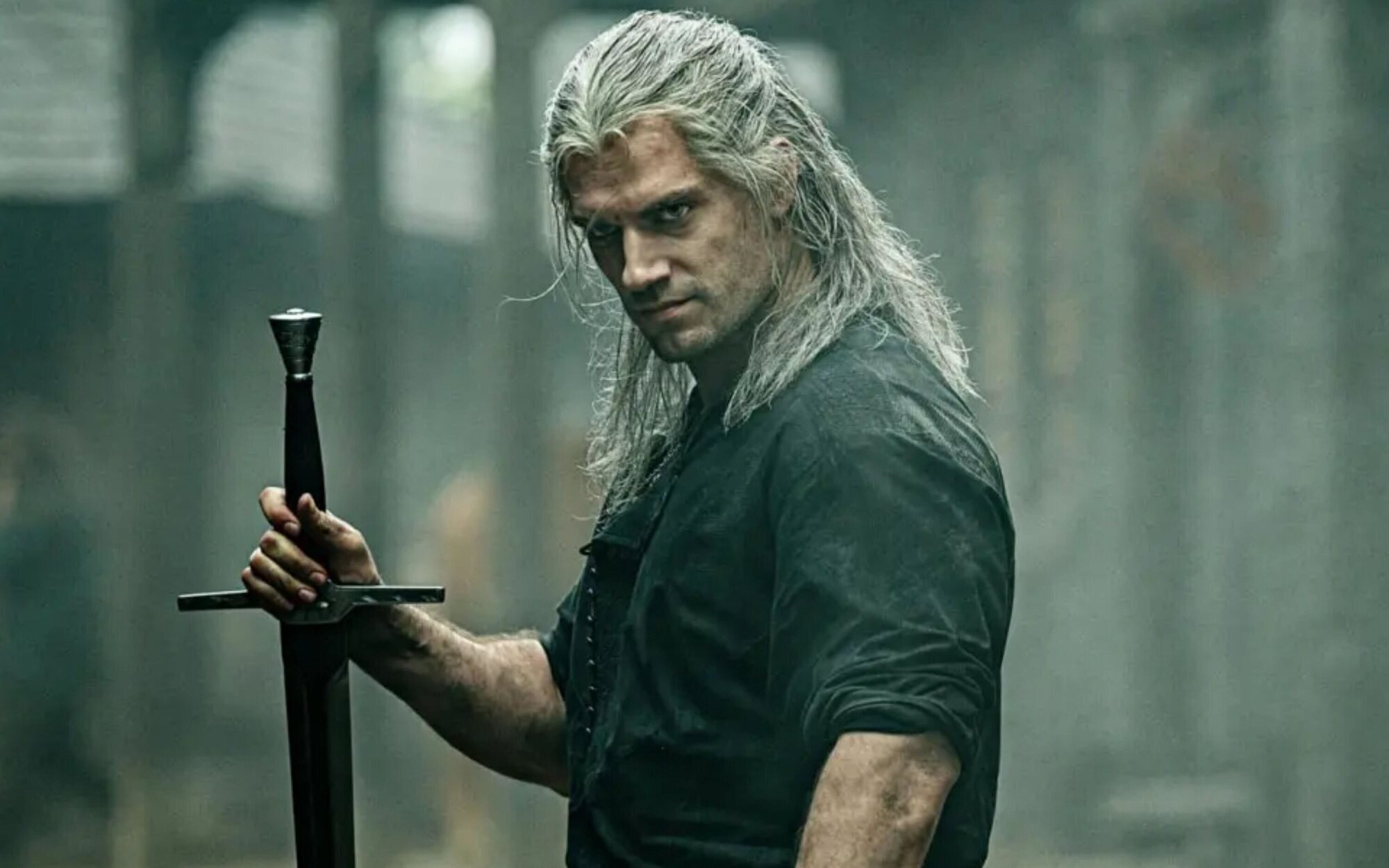 Netflix instala una bola de Navidad gigante en Vigo para promocionar la segunda temporada de 'The Witcher'