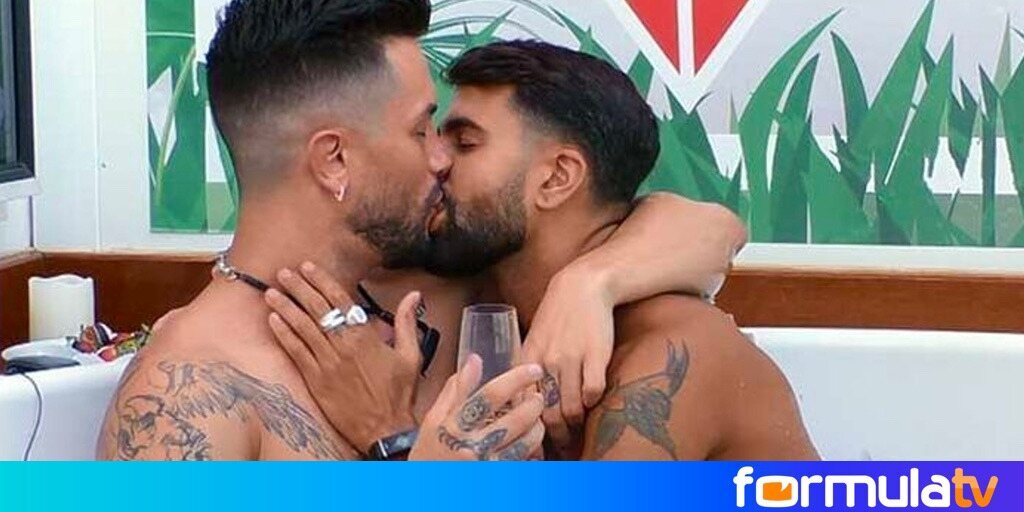 Un actor porno se desnuda frente a su cita en First Dates Crucero  