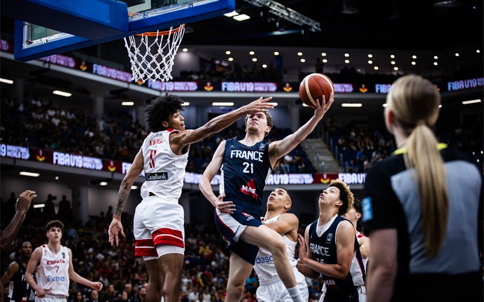 Divinity, Energy y TDP empatan por el liderazgo con la victoria de España en baloncesto en lo más alto