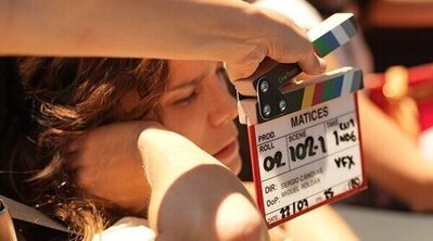 SkyShowtime ya rueda 'Matices', su nueva serie española con Maxi Iglesias y Elsa Pataky