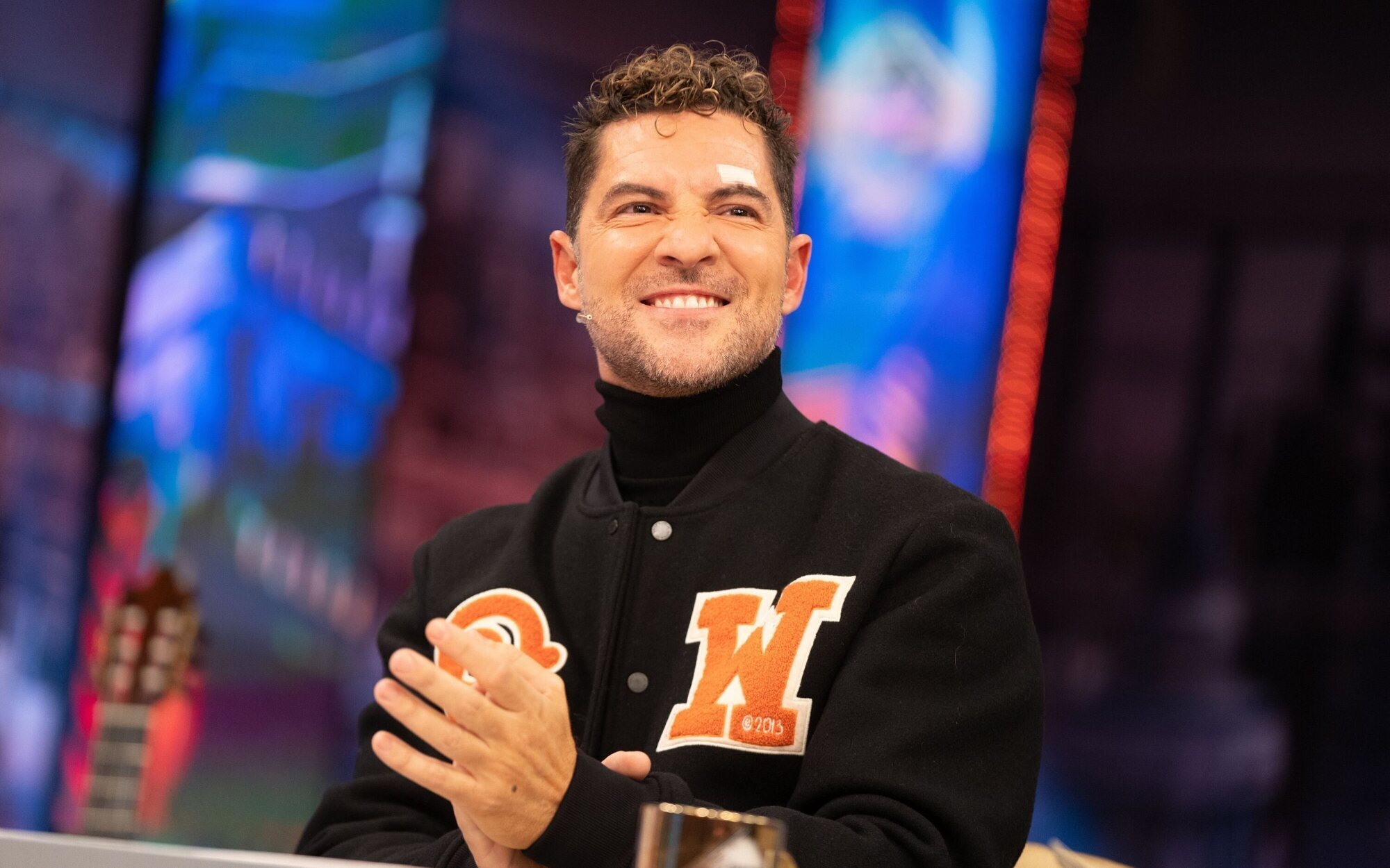 David Bisbal es atendido por los médicos de 'El hormiguero' antes de su entrevista: "La mano llena de sangre"