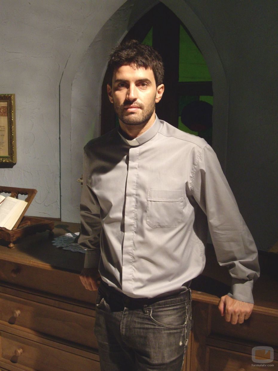 Carlos García protagoniza 'Padre Medina'