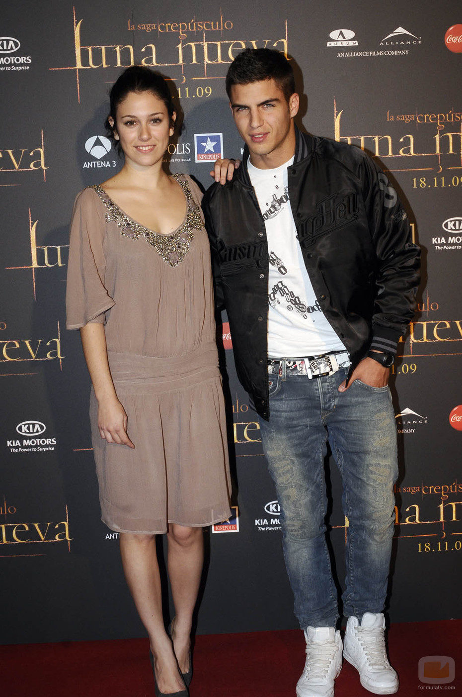 Blanca Suarez ('El internado) y Maxi Iglesias ('FOQ') en la première de "Luna nueva"