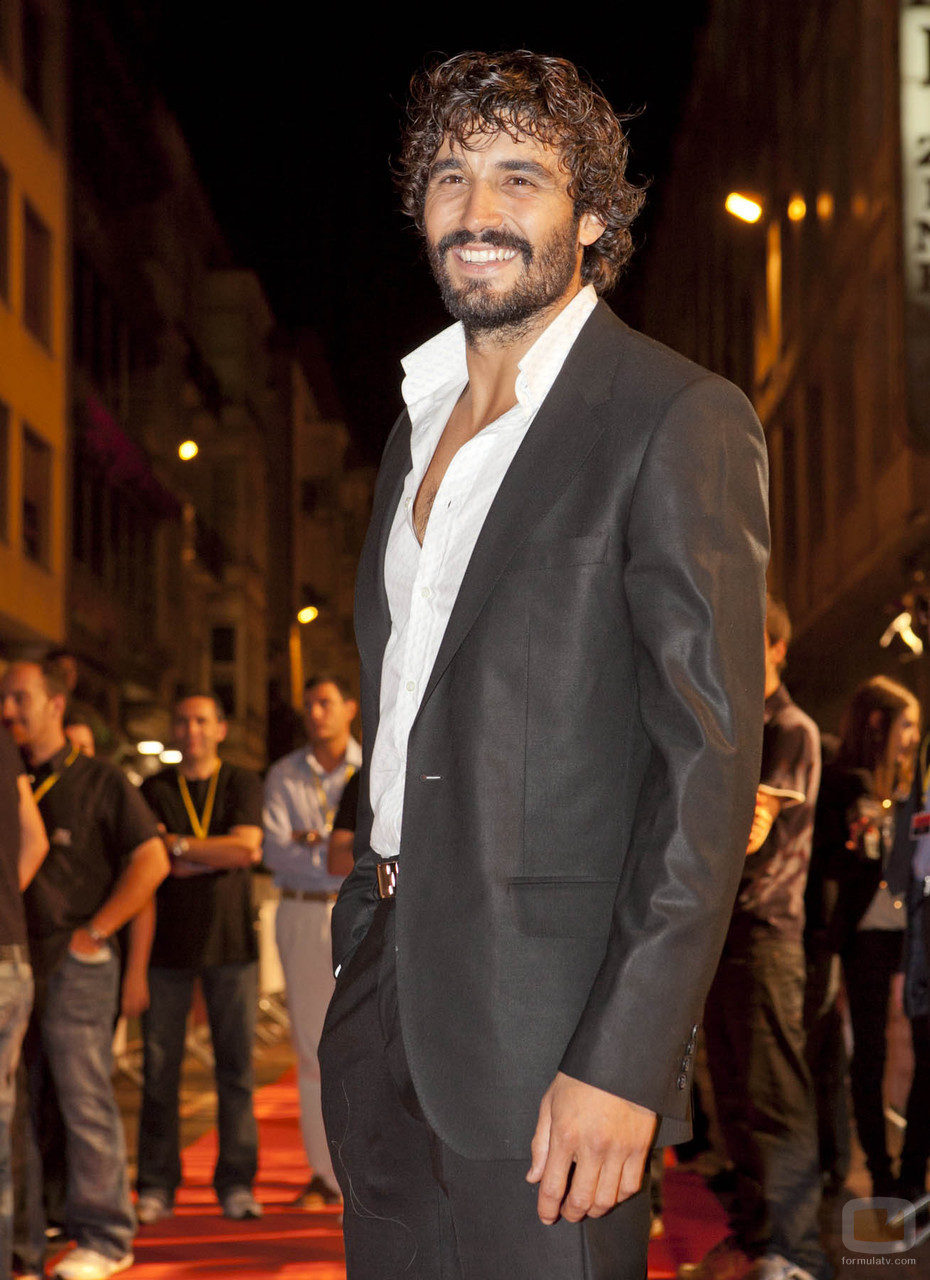 Álex García en la premiere de 'Tierra de lobos' en Vitoria