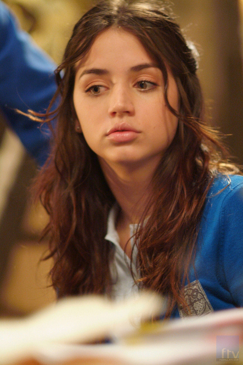 Ana de Armas interpreta a Carolina en 'El internado'