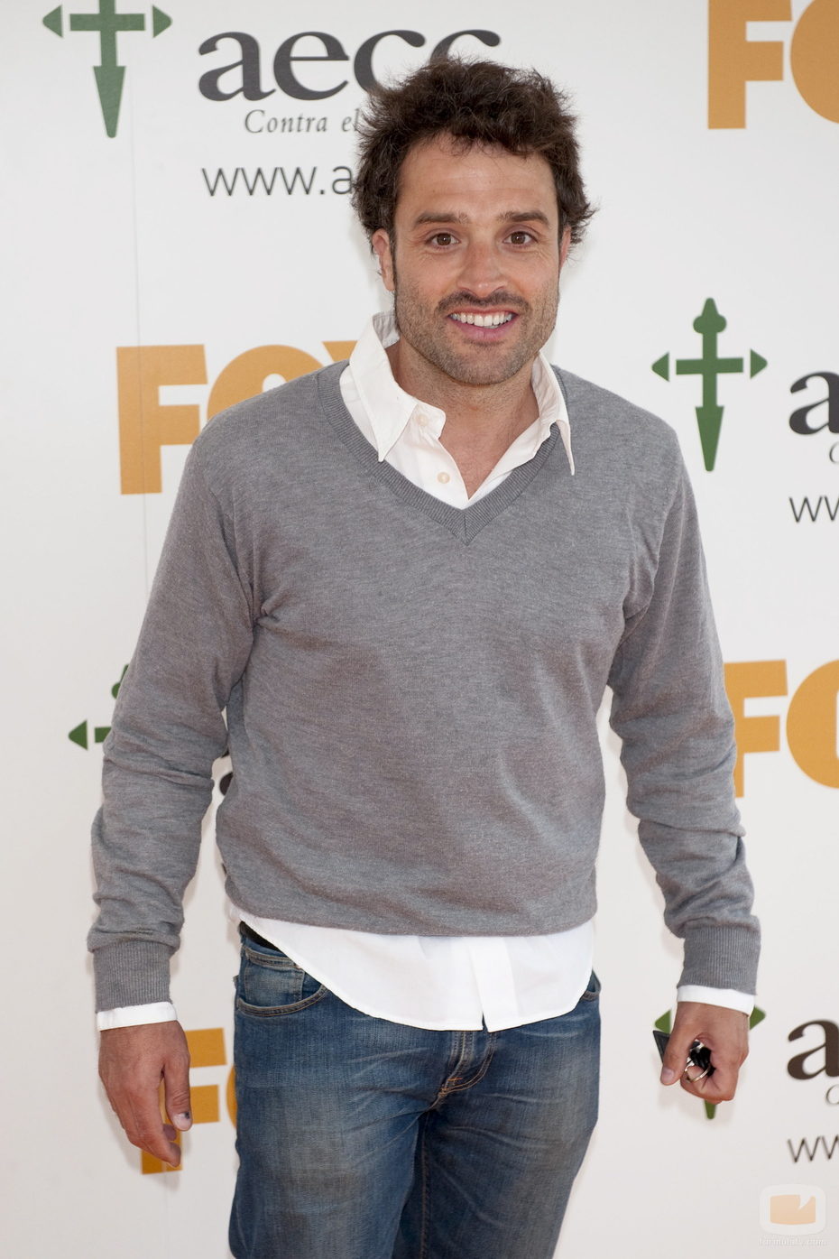 Daniel Guzmán posa en el photocall de Fox y AECC