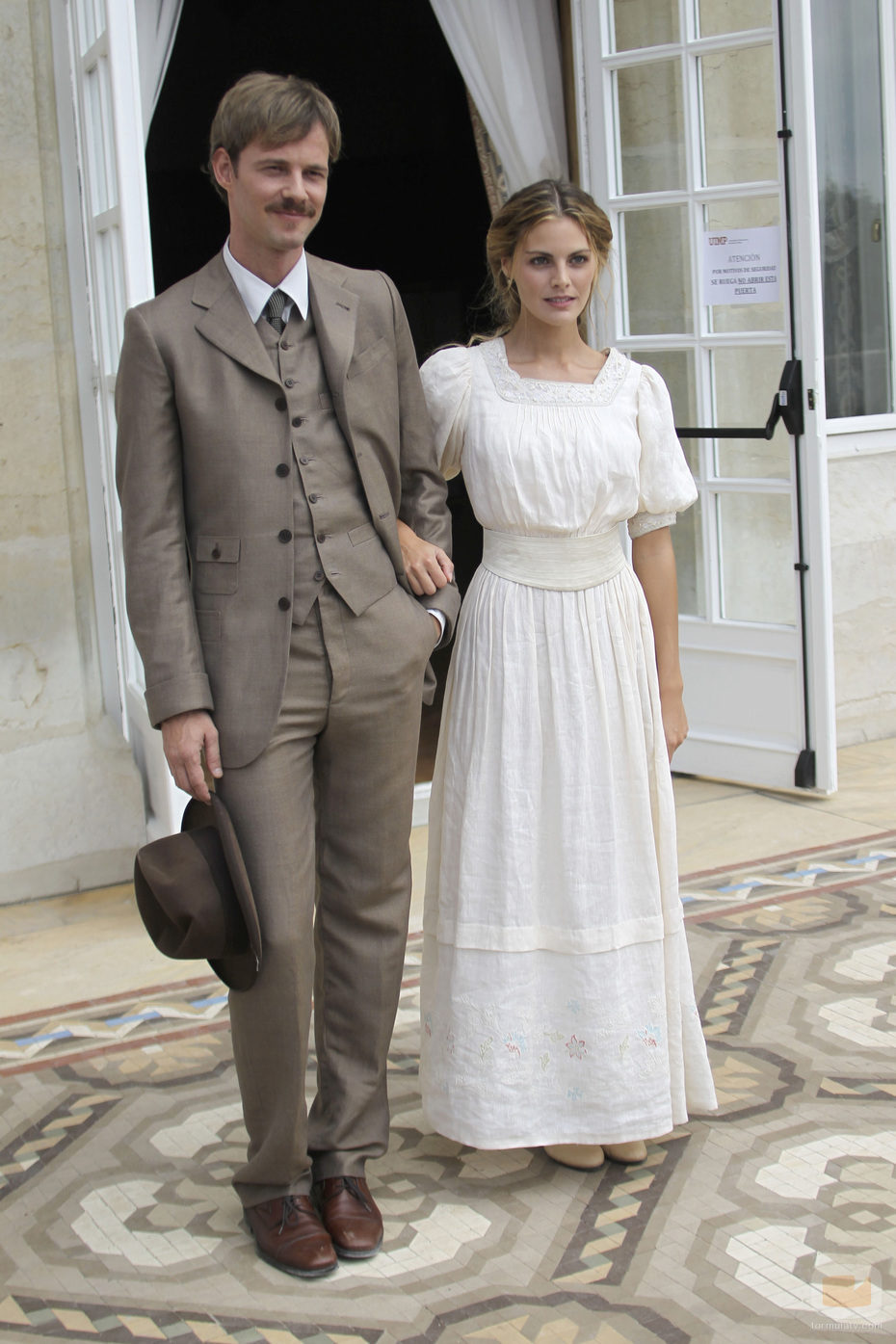 Amaia Salamanca y Eloy Azorín en 'Gran Hotel'