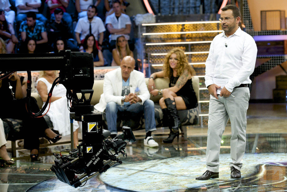 Jorge Javier Vázquez espera instrucciones en 'Acorralados'