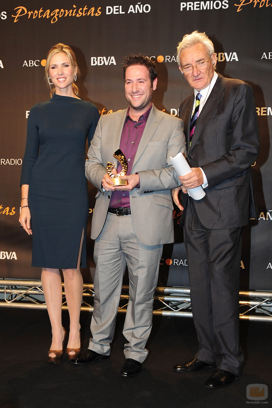 Carlos Latre posa con su Premio Protagonistas 2011