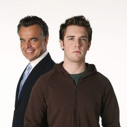 Bret Harrison y Ray Wise