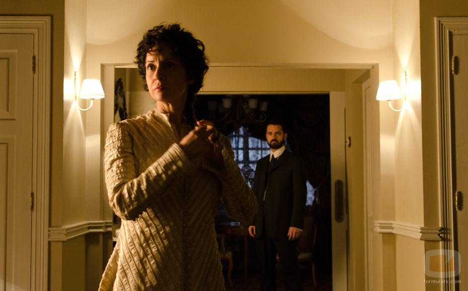 Doña Teresa y Diego, personajes de 'Gran Hotel'