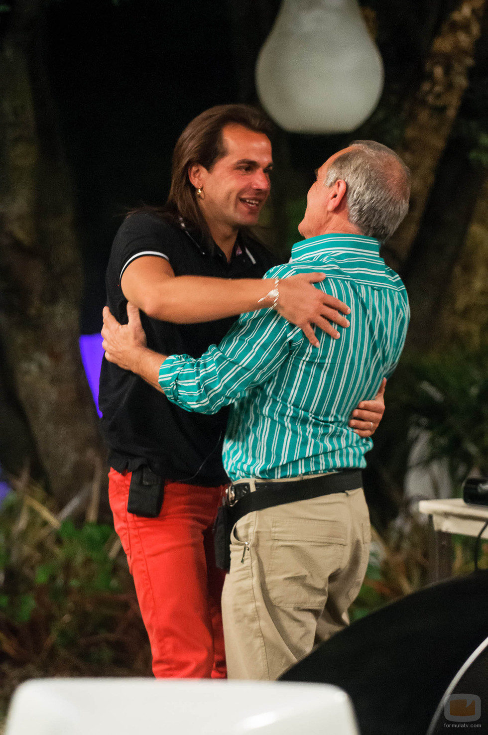 Pepe de 'Gran Hermano: 12+1' abraza a su padre