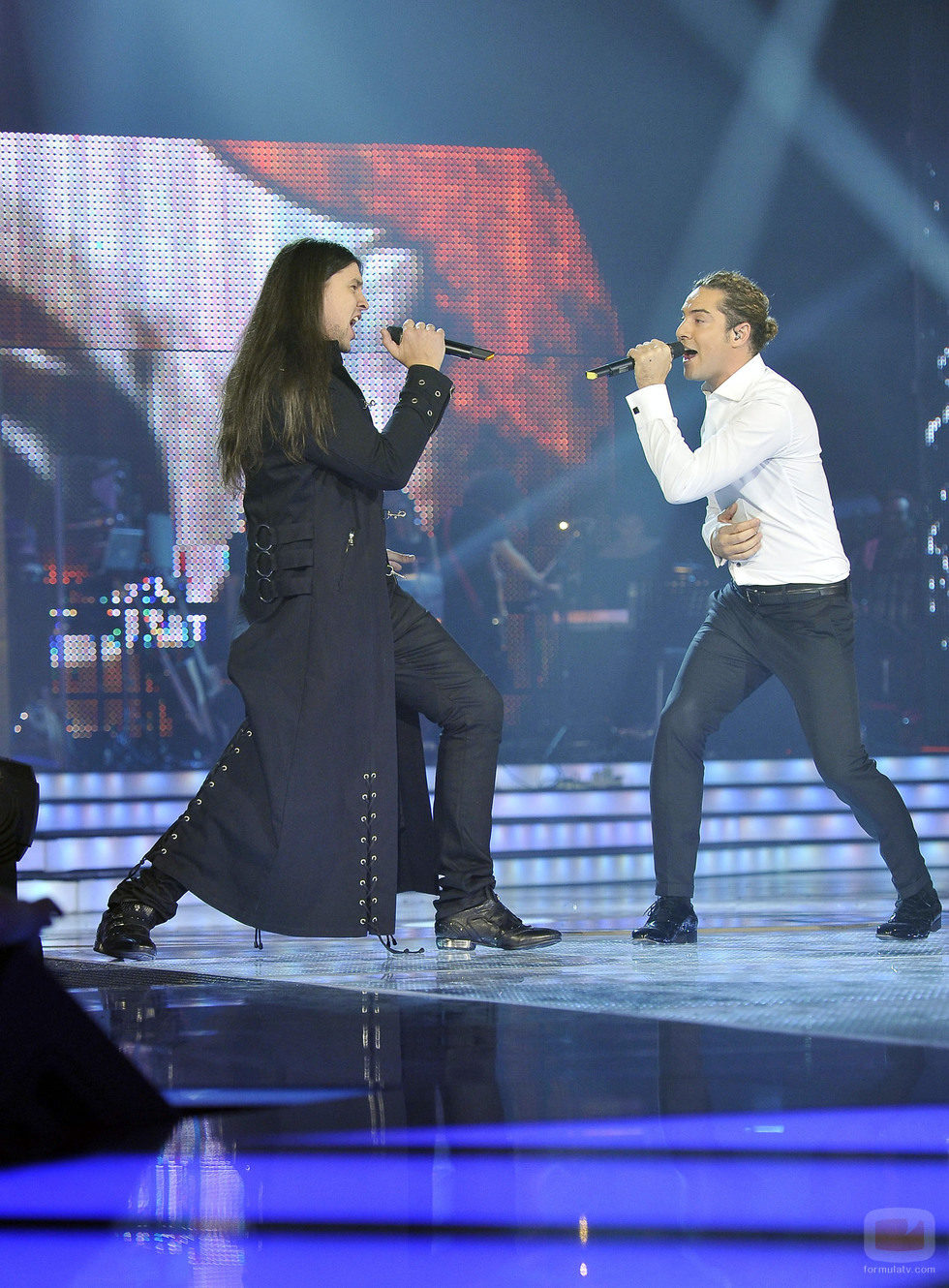 Rafa cantando junto a su coach David Bisbal en la gala final de 'La Voz'