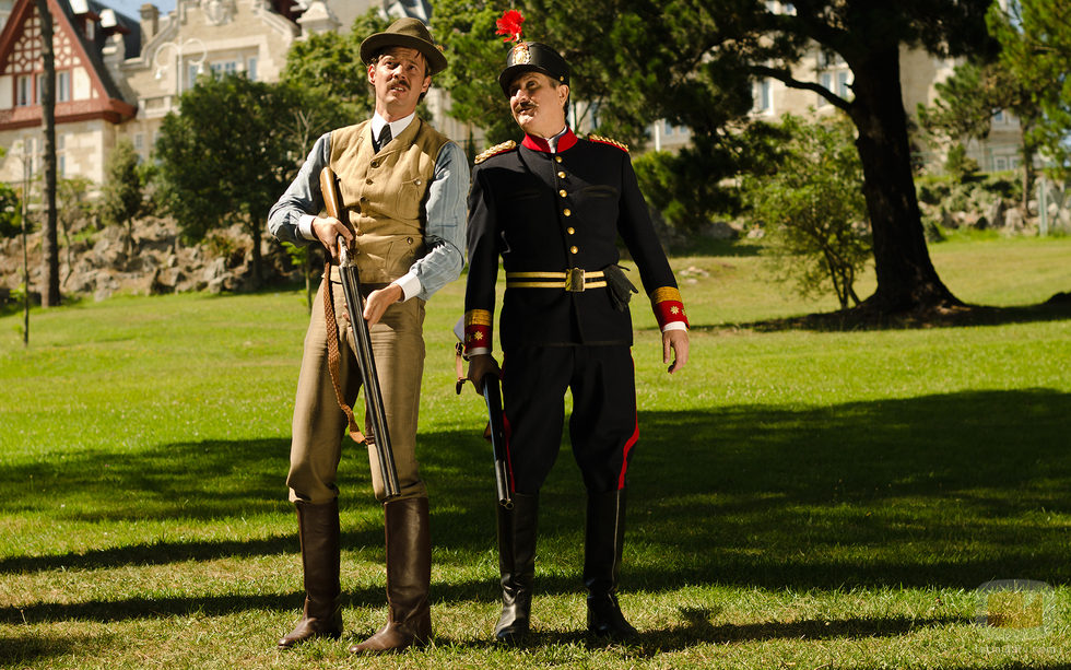 Javier Alarcón de cacería en el nuevo capítulo de 'Gran Hotel' 