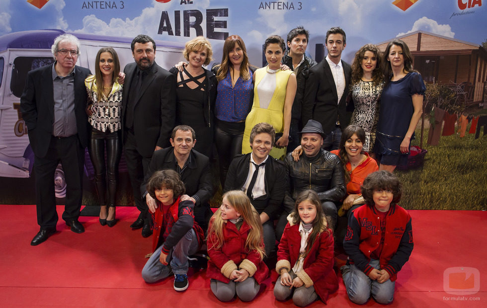 El reparto de 'Con el culo al aire' en la premiere de la segunda temporada