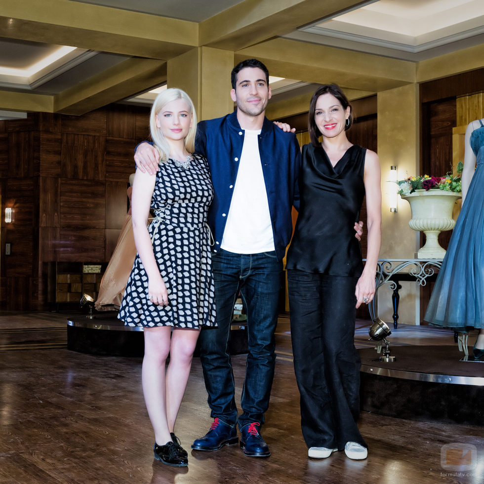 Miriam Giovanelli, Miguel Ángel Silvestre y Natalia Millán en la presentación de 'Galerías Velvet'