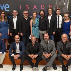 Reparto de 'Isabel' en la presentación de su segunda temporada en el FesTVal de Vitoria