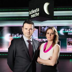 Iñaki Gil y Andrea Ropero, presentadores de 'laSexta noche'