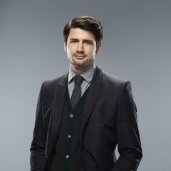 James Lafferty es Aaron Nash en 'Crisis'