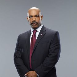 Michael Beach es William Olsen en 'Crisis'