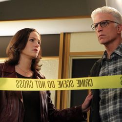 Jorja Fox y Ted Danson en la decimoquinta temporada de 'CSI: Las Vegas'