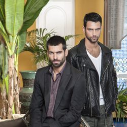 Ruben Cortada y Jesus Castro posan para la segunda temporada de 'El Príncipe'