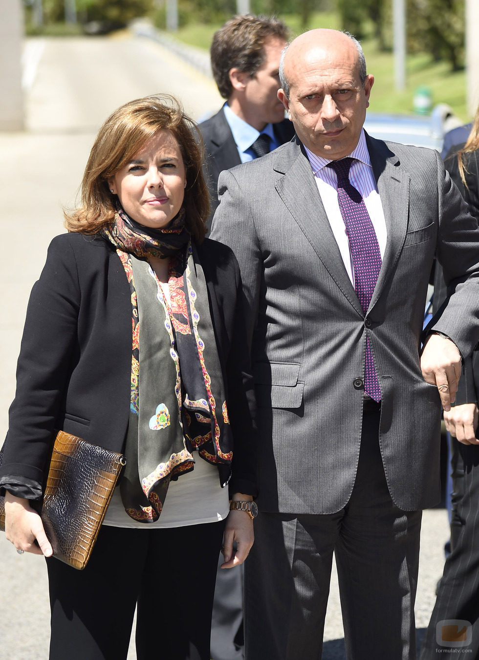 Soraya Sáez de Santamaría y José Ignacio Wert en el velatorio durante el entierro de Jesús Hermida