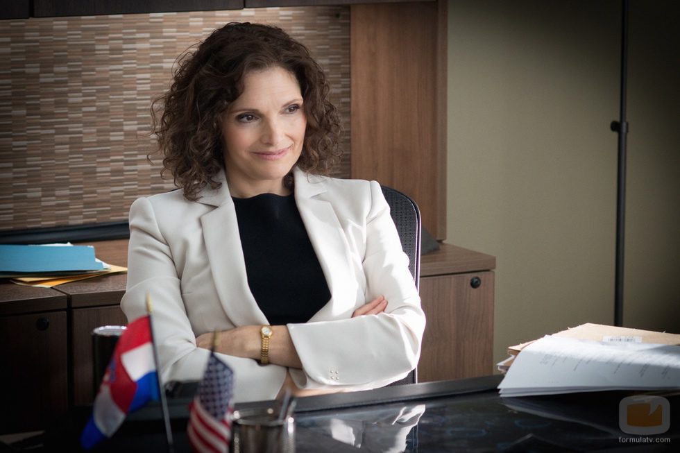 Mary Elizabeth Mastrantonio interpreta a Nasreen Pouran en 'Sin límites'