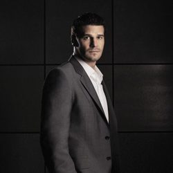 David Boreanaz posa para la promo de 'Bones', en la que interpreta a Seeley Booth