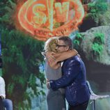 Jorge Javier Vázquez y Mila Ximénez se funden en un abrazo en 'Supervivientes 2016'