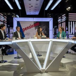 La periodista Ana Pastor en la mesa de debate de 'El Objetivo'