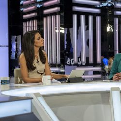 Ana Pastor, presentadora del 'El Objetivo', junto con Carolina España y Nacho Álvarez