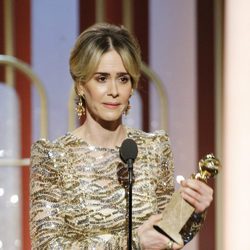 Sarah Paulson recoge el Globo de Oro 2017 por 'American Crime Story'
