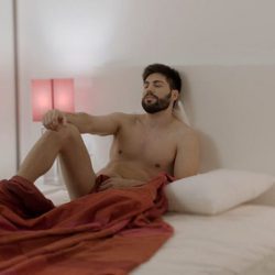 Salva Belenguer, desnudo, en la segunda temporada de 'Al salir me esperas'