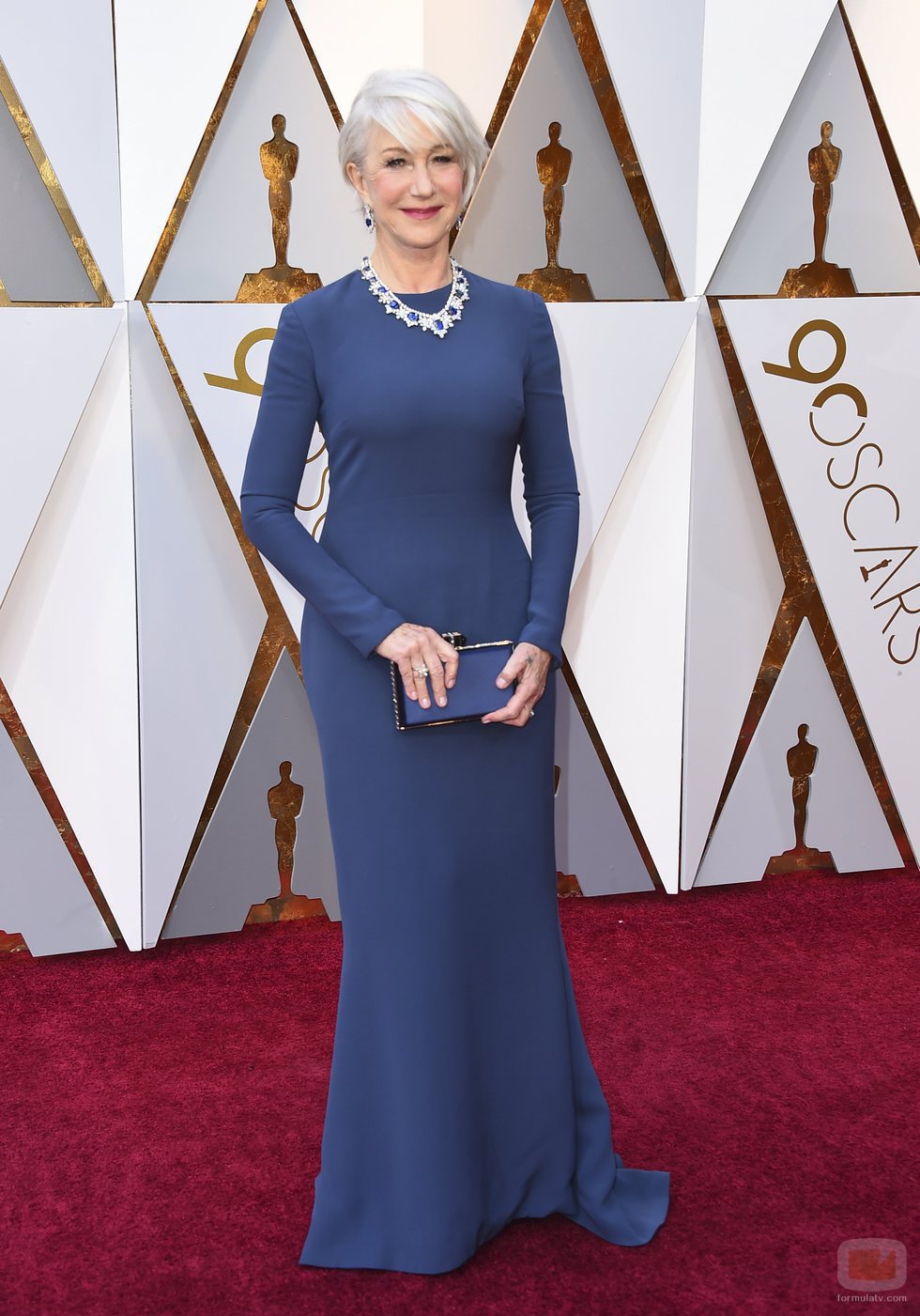 Helen Mirren posa en la alfombra roja de los Oscar 2018