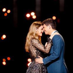 Amaia y Alfred, agarrados durante el segundo ensayo de Eurovisión 2018