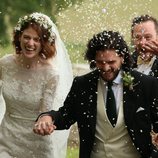 Kit Harington y Rose Leslie, actores de 'Juego de Tronos', de la mano el día de su boda