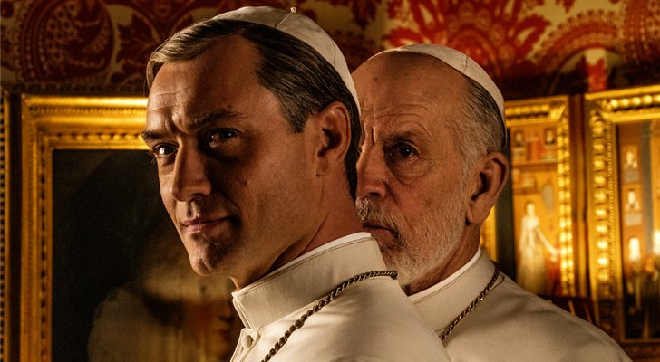 Jude Law y John Malkovich en la primera imagen oficial de 'The New Pope'