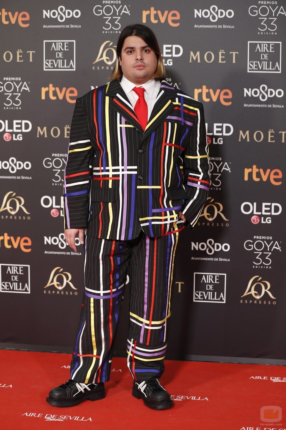 Brays Efe posa en la alfombra roja de los Premios Goya 2019