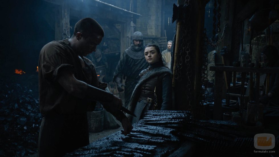 Arya observa trabajar a Gendry en el 8x02 de 'Juego de Tronos'