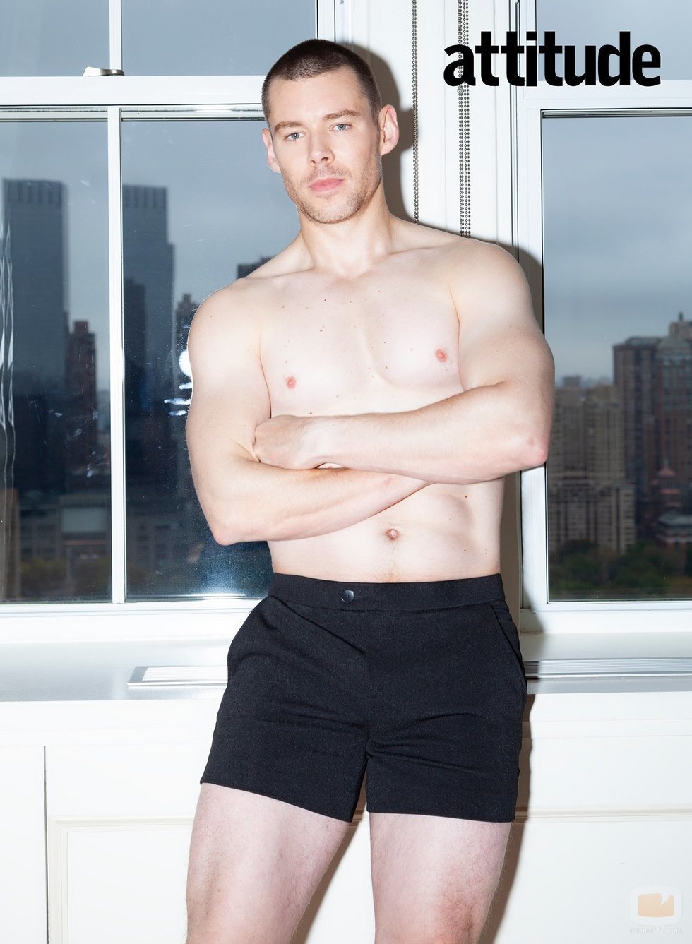 Brian J. Smith posa para la revista Attitude