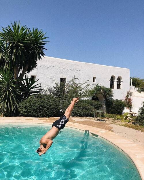 André Lamoglia, lanzándose de cabeza a la piscina