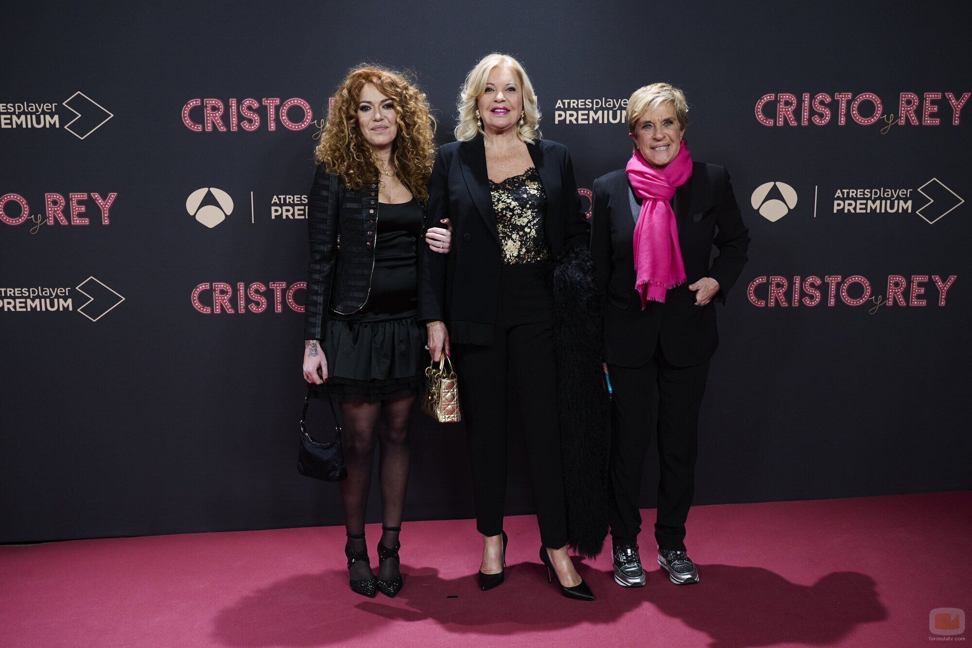 Sofía Cristo, Bárbara Rey y Chelo García-Cortés en el preestreno de 'Cristo y Rey'