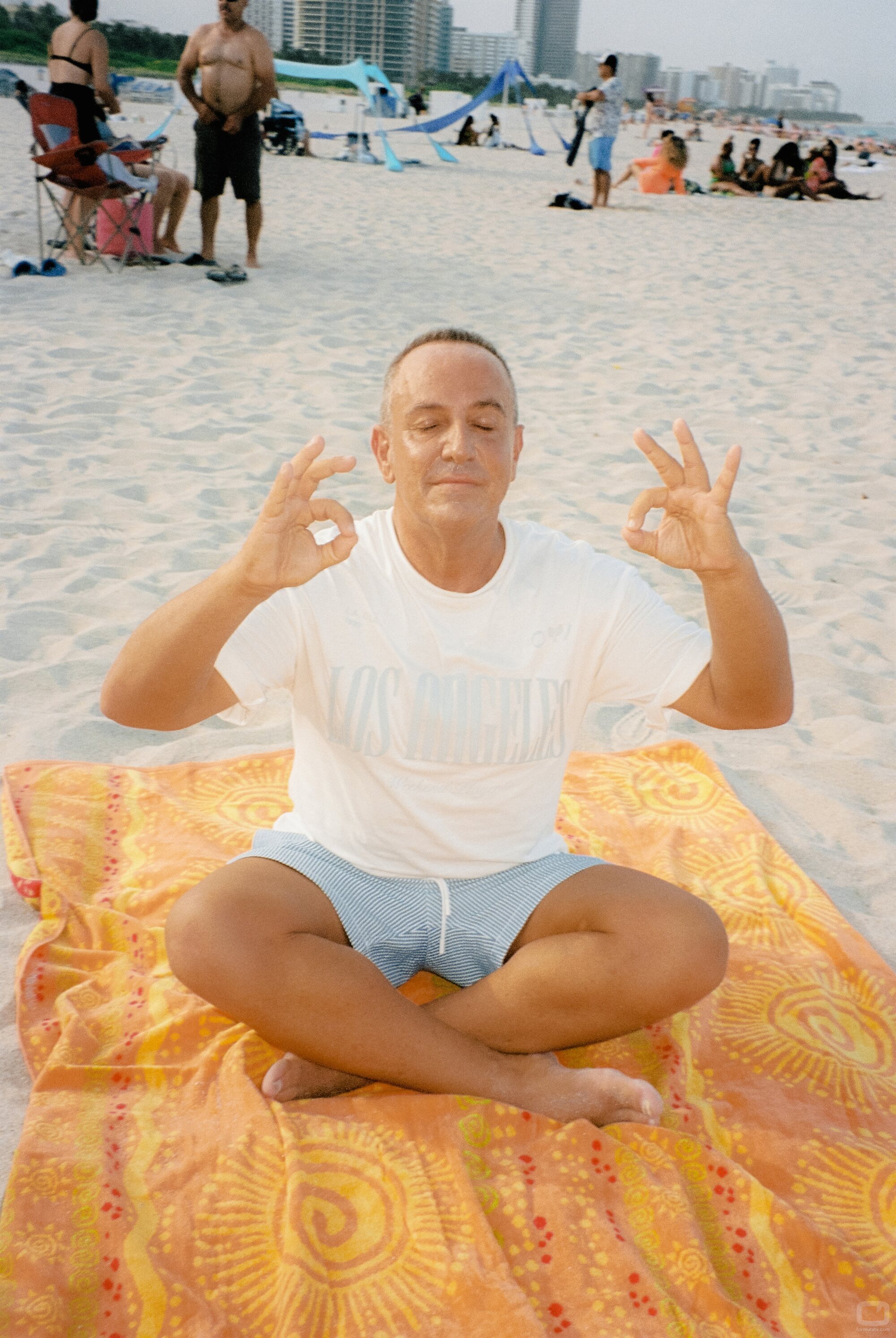 Víctor Sandoval meditando en '¡Sálvese quien pueda!'