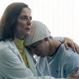 Escena de Aitana Sanchez-Gijón y un paciente en 'Respira'