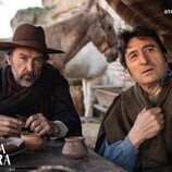 Ginés García Millán y Carmelo Gómez en 'La sombra de la tierra'