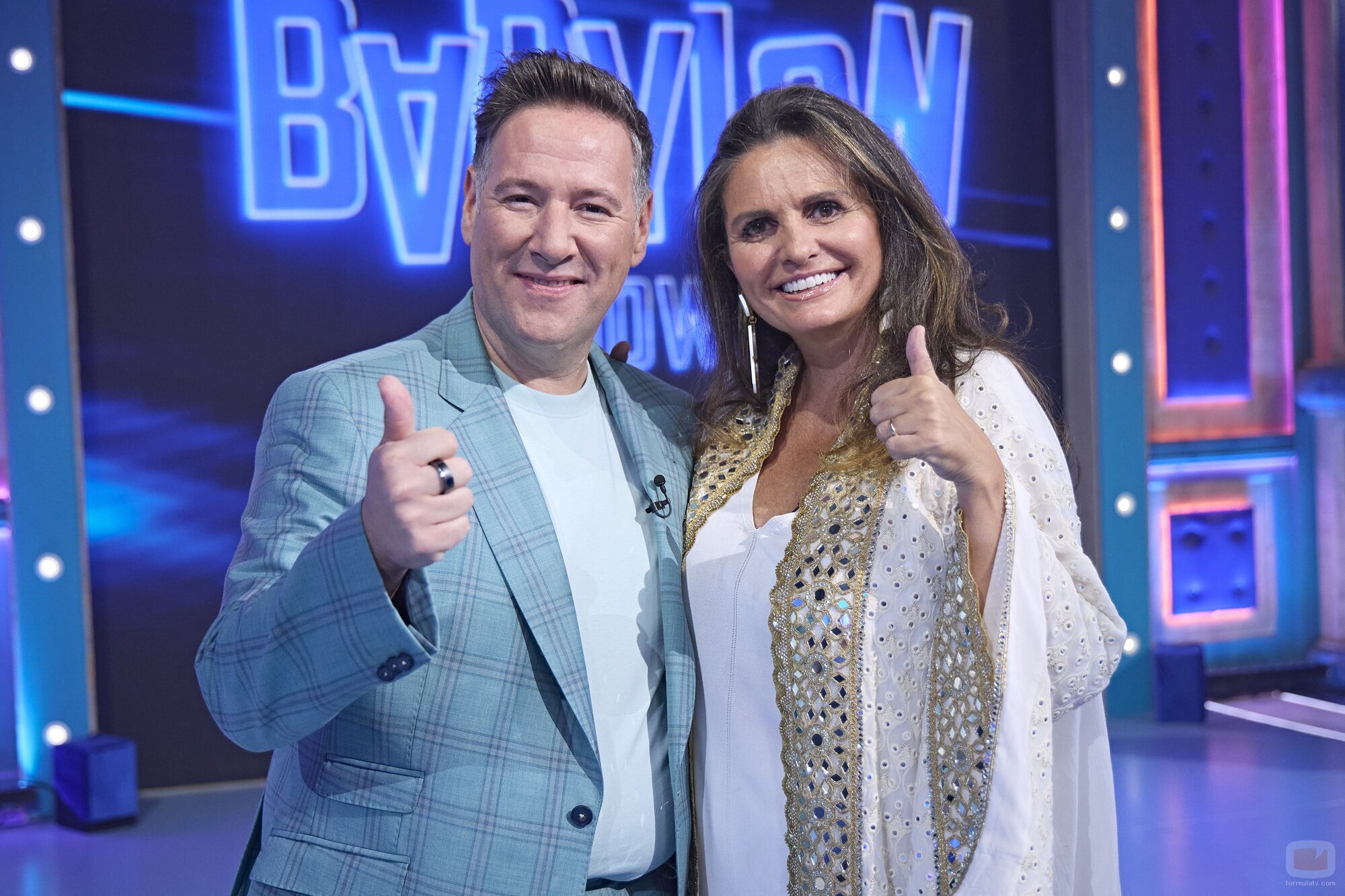 Carlos Latre junto a Sandra García, productora ejecutiva de 'Babylon Show'