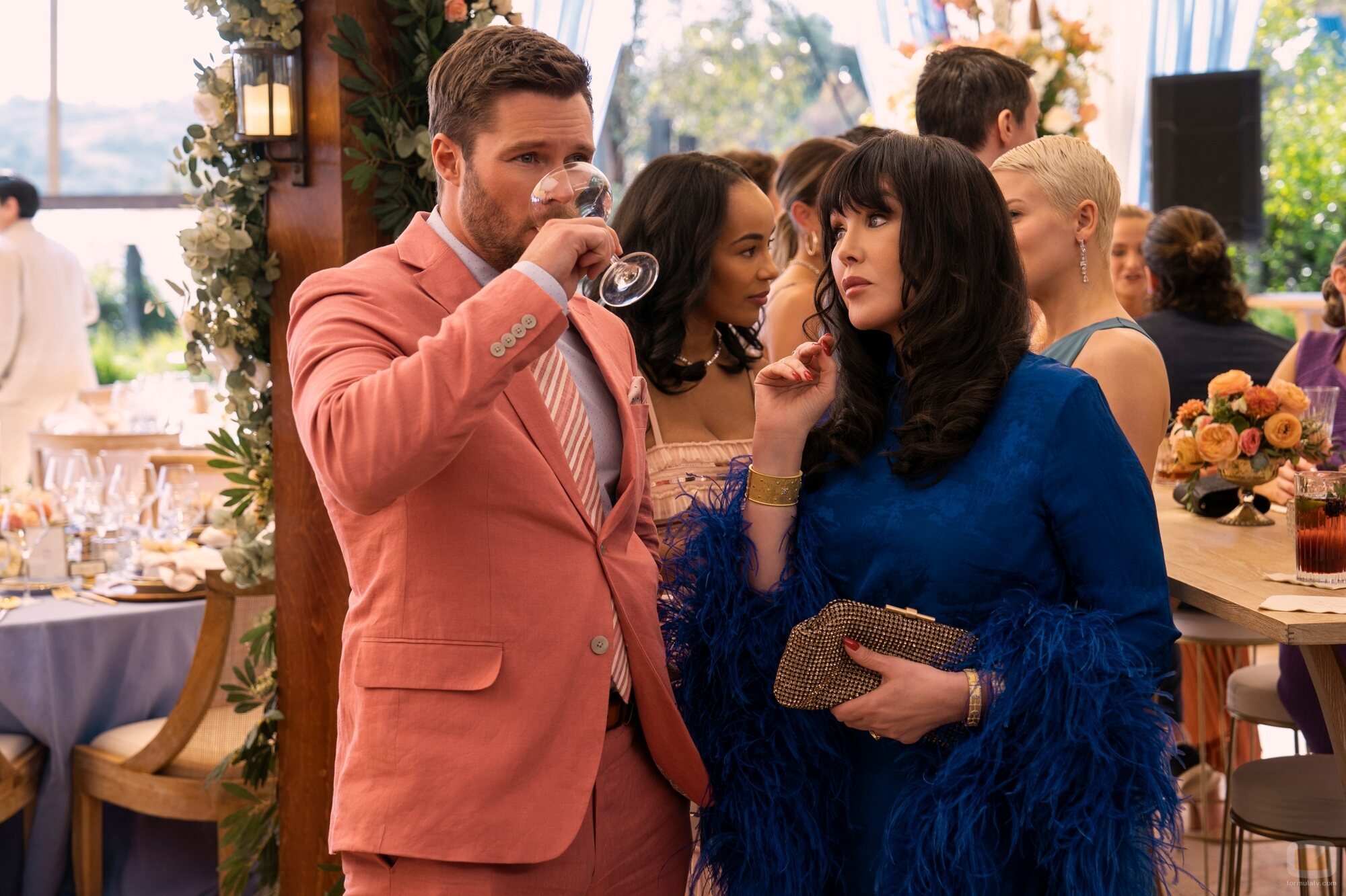 Jack Reynor y Isabelle Adjani en 'Feliz boda' de 'The Perfect Couple'