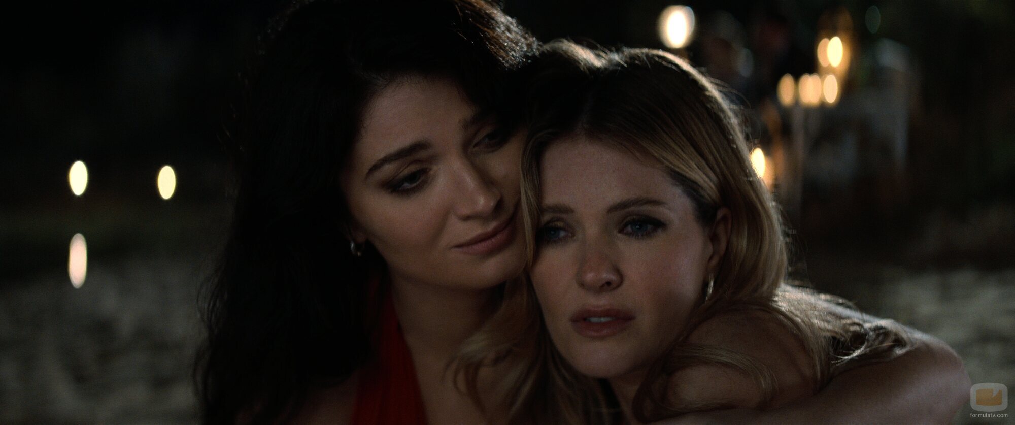 Meghann Fahy y Eve Hewson en el 1x02 de 'The Perfect Couple'